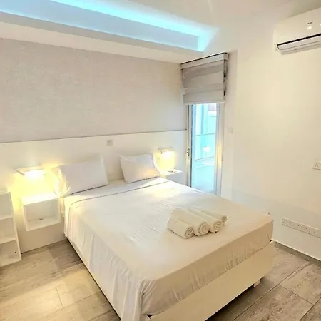 Apartment Touch Of Class Molos Limassol