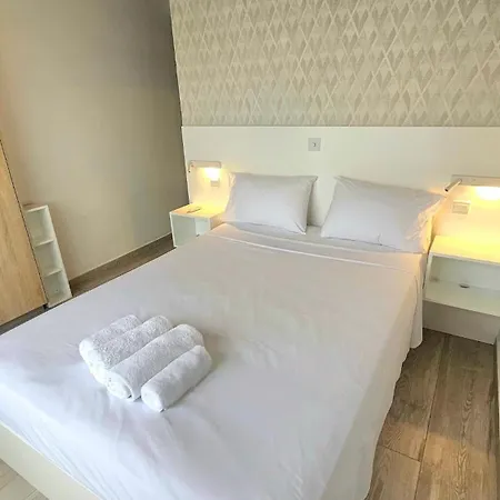 Touch Of Class Molos